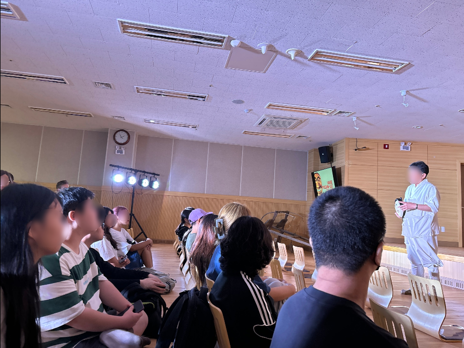 신입생 탈놀이 관람.png