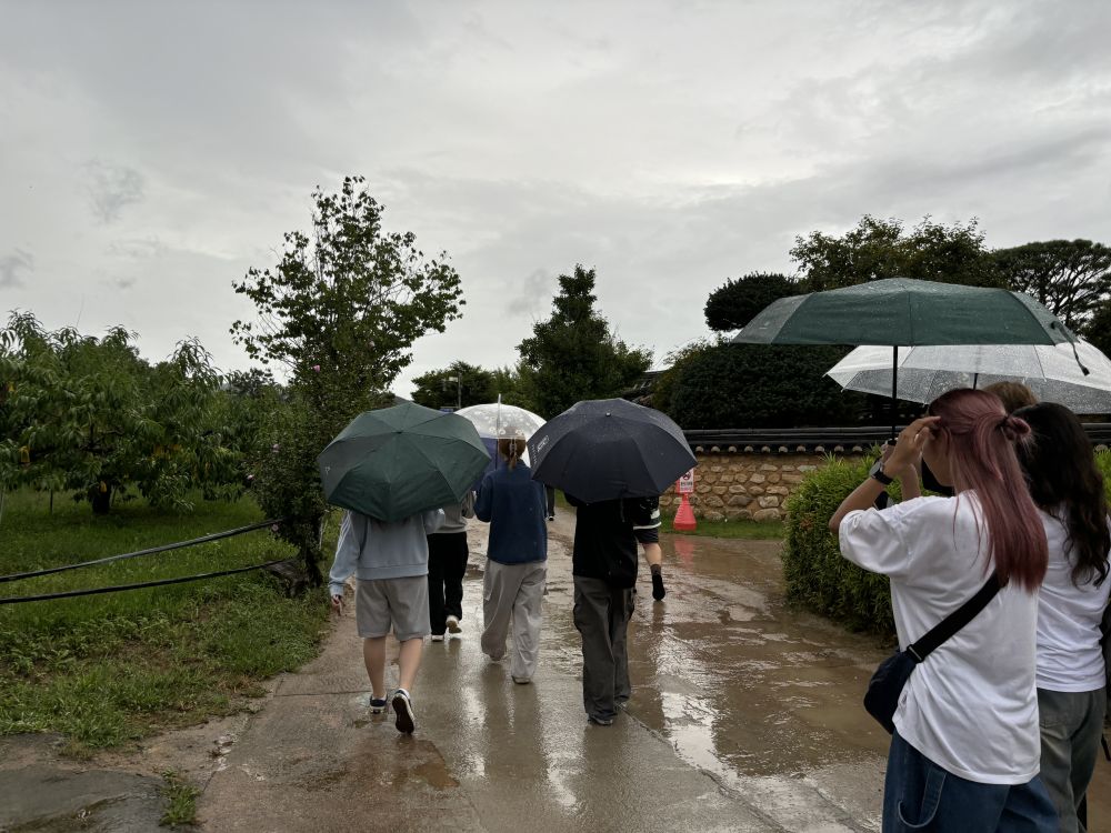 신입생 하회마을 입장.jpg