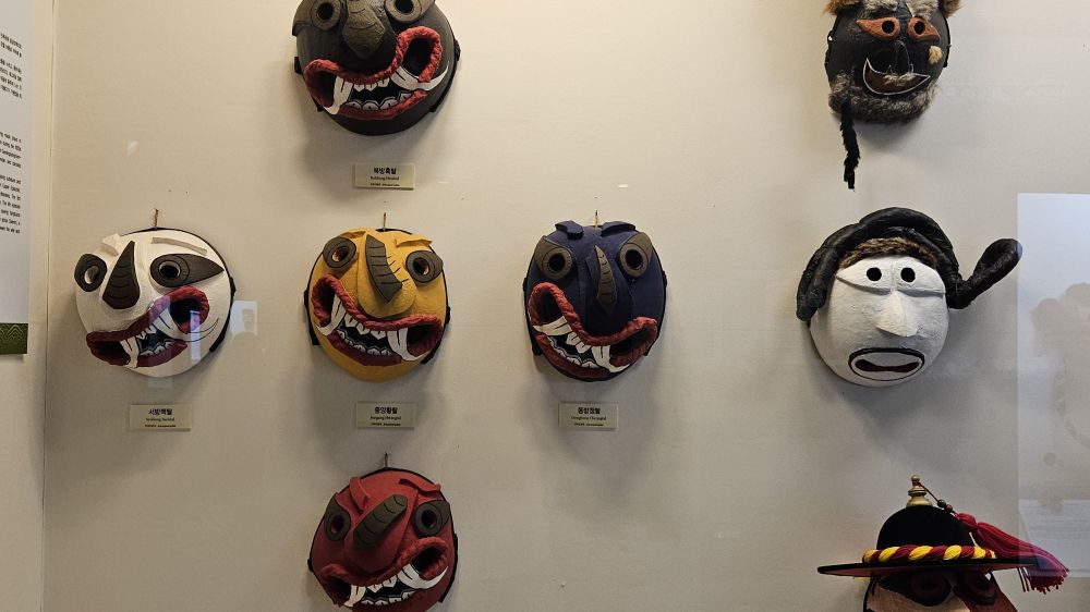 세계탈박물관 진주 오광대 탈.jpg